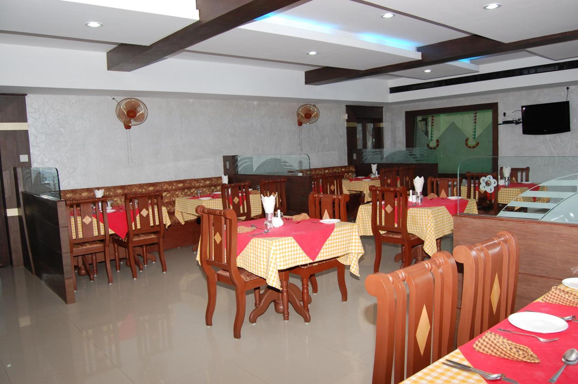 Kpm Regency Hotel Palakkad Room photo