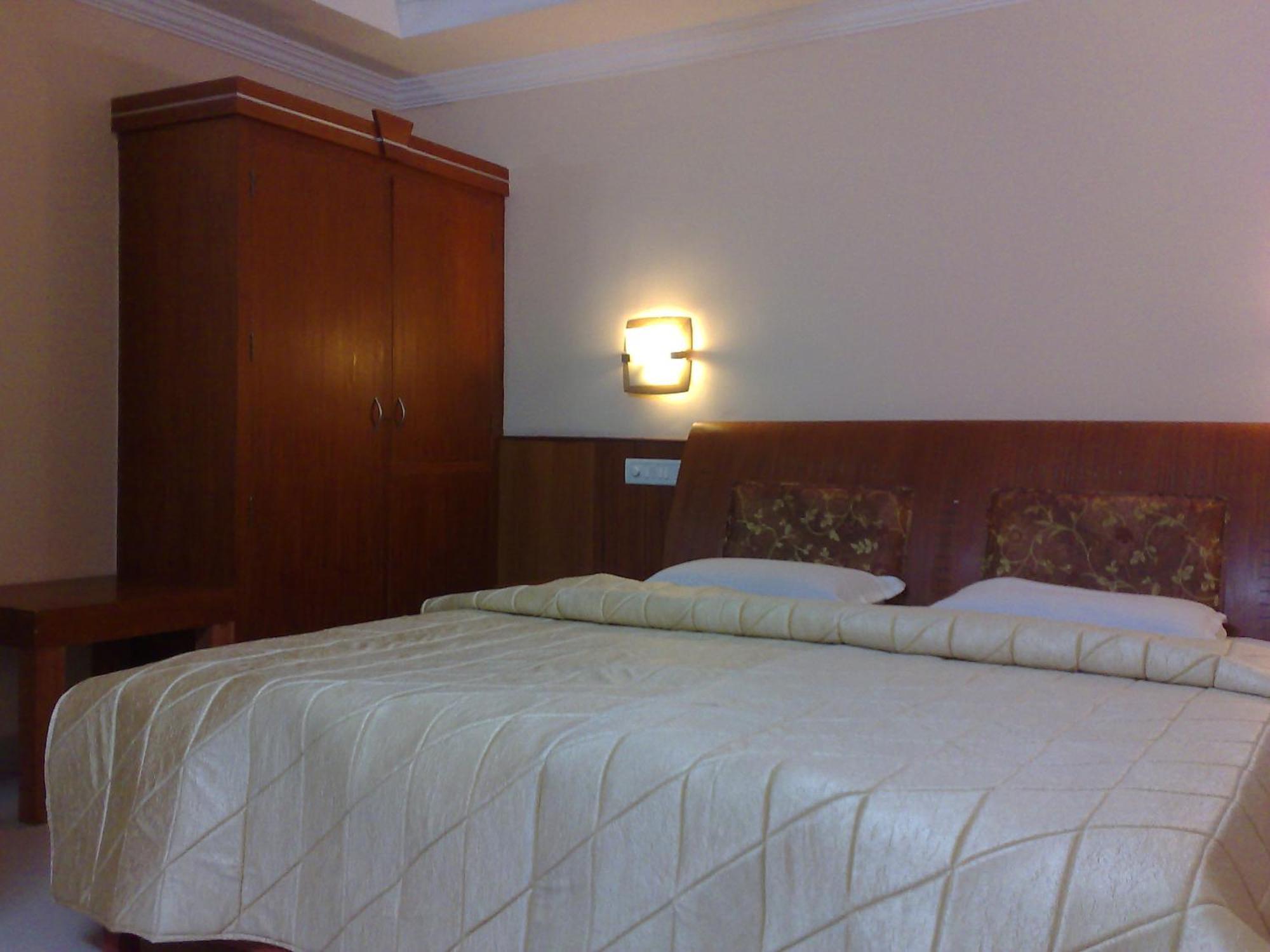 Kpm Regency Hotel Palakkad Room photo